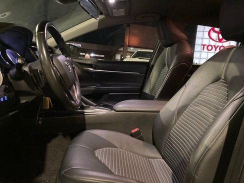 Certified 2020 Toyota Camry SE image 9