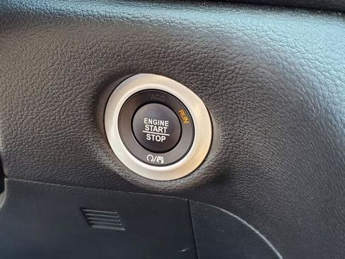 Used 2025 Chrysler Pacifica Pinnacle FWD image 15