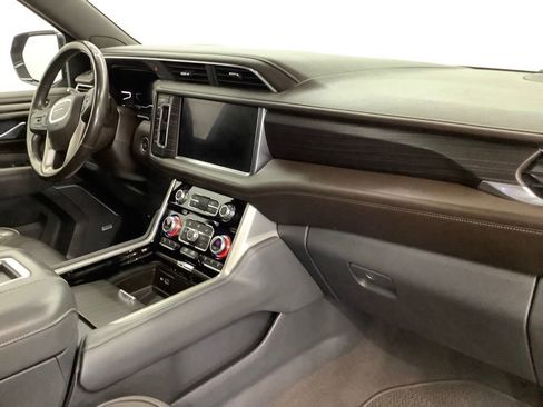Used 2022 GMC Yukon XL Denali w/ Denali Premium Package AWD/4WD image 32
