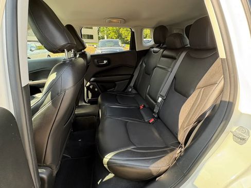 Used 2018 Jeep Compass Latitude w/ Cold Weather Group AWD/4WD image 31