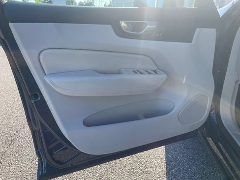 Used 2023 Volvo XC60 B5 Plus w/ Climate Package AWD/4WD image 21