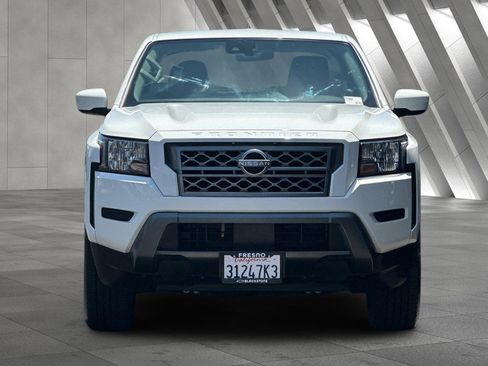 Used 2024 Nissan Frontier SV image 9