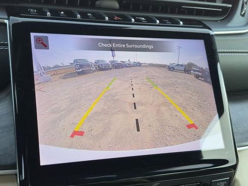 Used 2023 Jeep Grand Cherokee Limited image 25