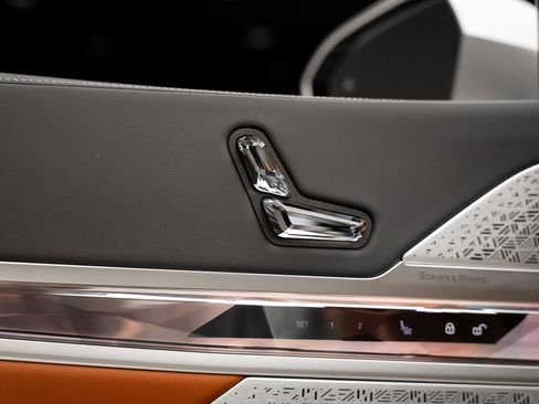 Used 2023 BMW i7 xDrive60 image 52