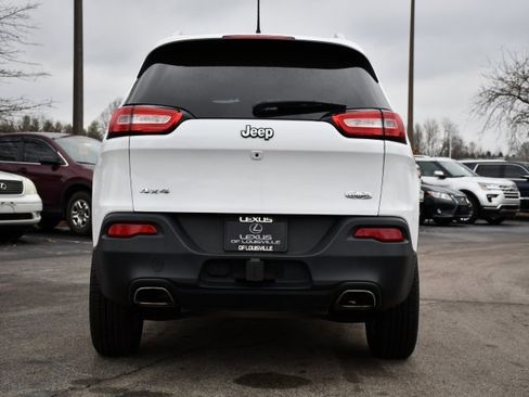 Used 2018 Jeep Cherokee Latitude Plus w/ Comfort/Convenience Group image 6