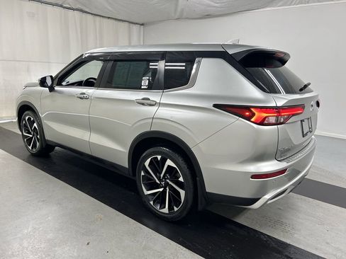 Used 2023 Mitsubishi Outlander SE image 7