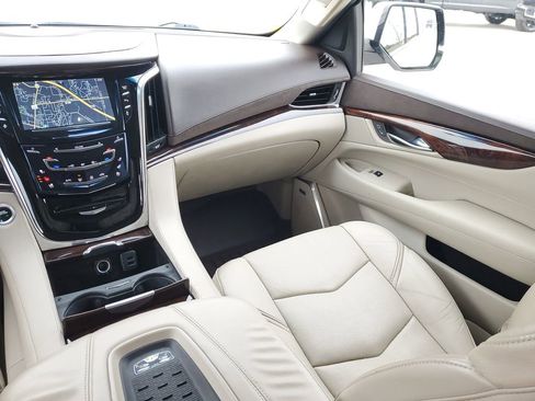 Used 2015 Cadillac Escalade ESV 4WD image 16