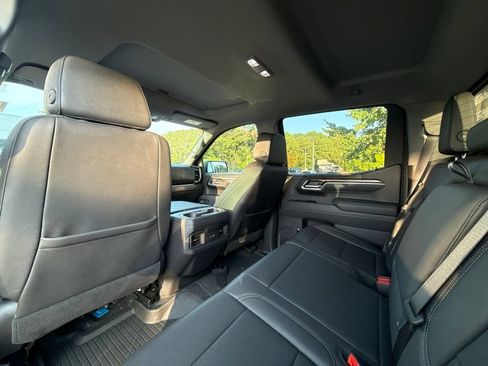 Used 2025 Chevrolet Silverado 1500 LT Trail Boss w/ Convenience Package II AWD/4WD image 11