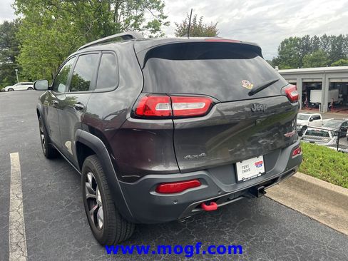 Used 2016 Jeep Cherokee Trailhawk w/ Comfort/Convenience Group AWD/4WD image 2