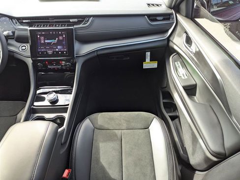 New 2025 Jeep Grand Cherokee Altitude RWD image 16
