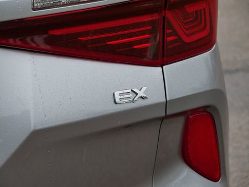 Used 2021 Kia Seltos EX image 17