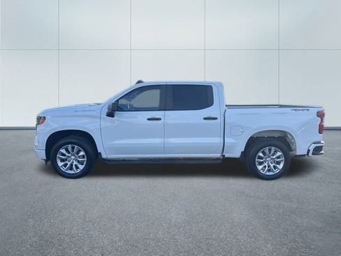 Used 2023 Chevrolet Silverado 1500 Custom image 2