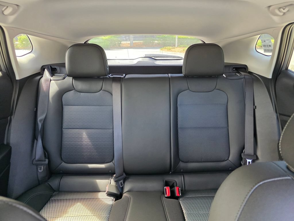 New 2026 Chevrolet Trax LT w/ Sunroof Package FWD image 18