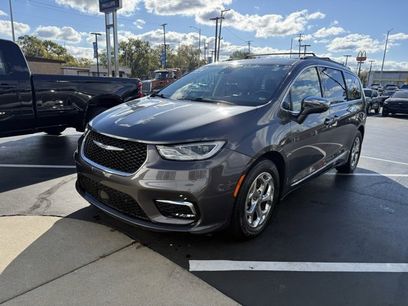 Used 2022 Chrysler Pacifica Limited