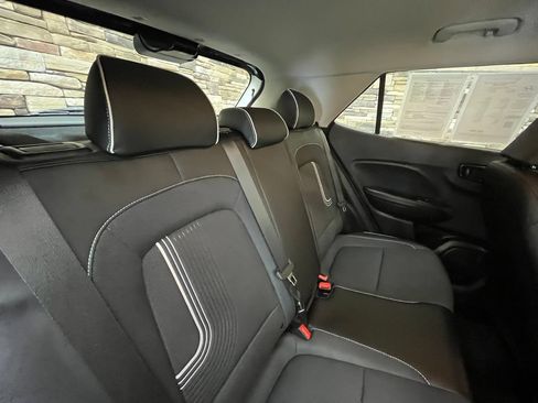 Used 2024 Hyundai Venue Limited FWD image 47
