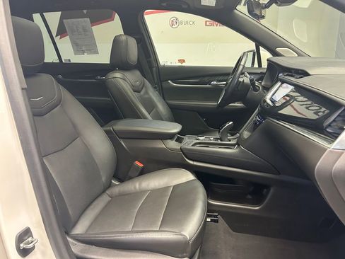 Used 2021 Cadillac XT6 Premium Luxury image 31