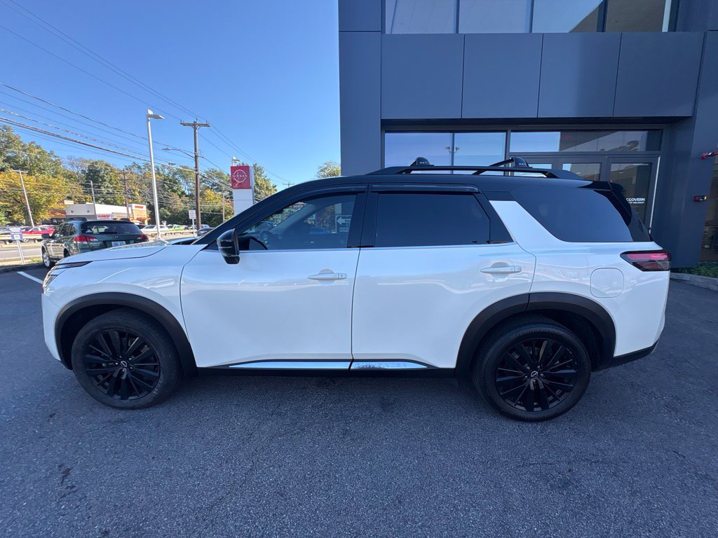Certified 2023 Nissan Pathfinder Platinum w/ Cargo Package AWD/4WD image 9