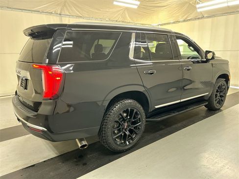 Used 2022 GMC Yukon SLT w/ SLT Premium Package image 2