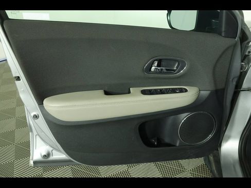 Used 2020 Honda HR-V EX image 16