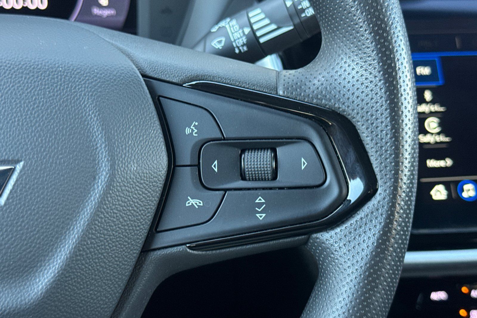 Used 2023 Chevrolet Bolt EUV LT FWD image 37
