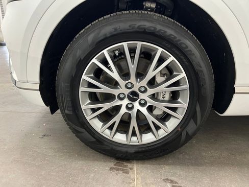 Used 2025 Genesis GV80 2.5T image 29