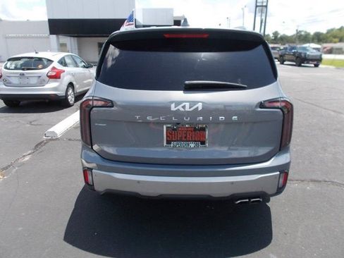 Used 2023 Kia Telluride EX w/ EX Captain's Chair Package image 4