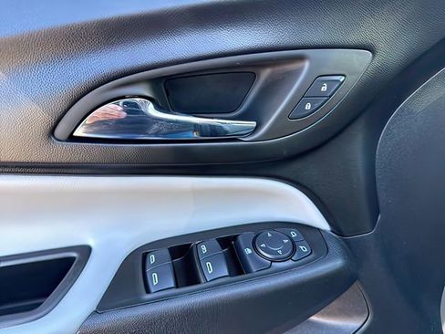 Used 2024 Chevrolet Equinox LS w/ LS Convenience Package image 16