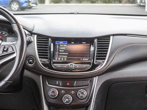 Used 2022 Chevrolet Trax LT w/ LT Convenience Package image 17