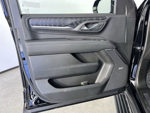 Used 2024 GMC Yukon Denali w/ Denali Reserve Package image 23