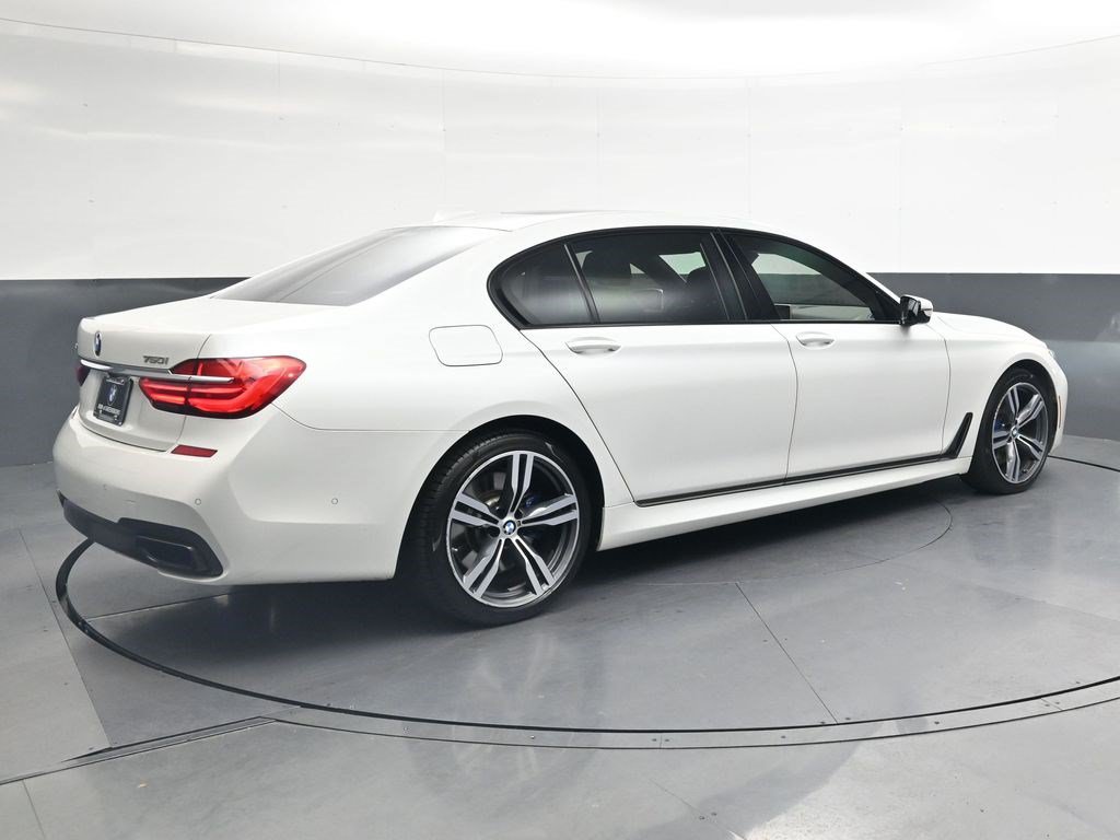 Used 2019 BMW 750i xDrive w/ Executive Package AWD/4WD image 4