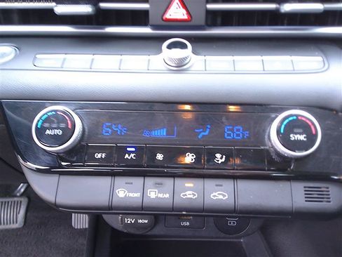 Used 2024 Hyundai Elantra SEL FWD image 15