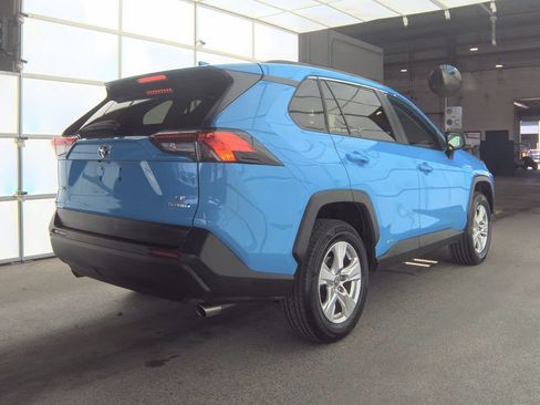 Used 2021 Toyota RAV4 LE AWD/4WD image 6