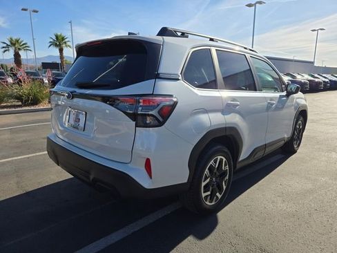 Used 2025 Subaru Forester Premium AWD/4WD image 4