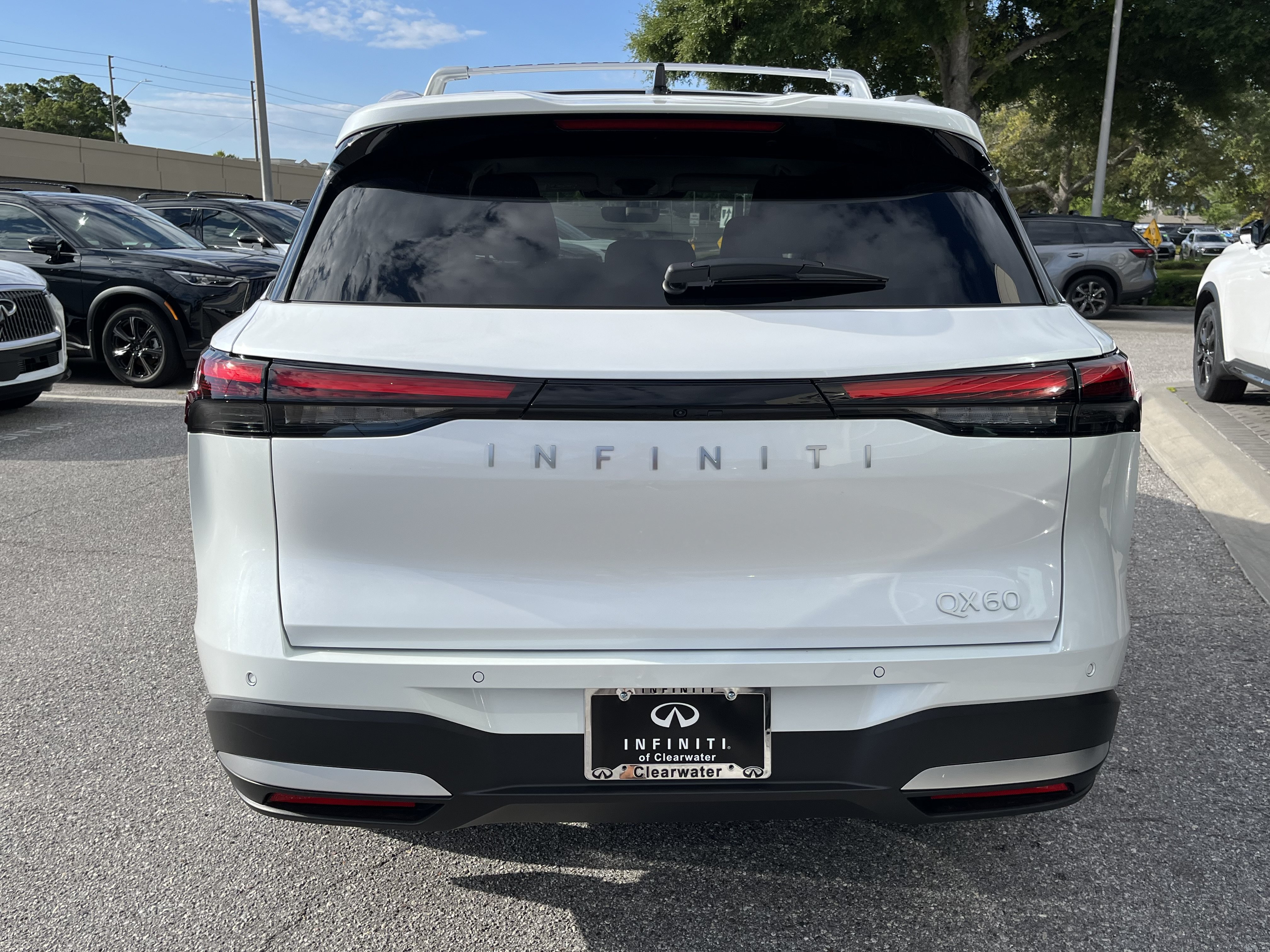 New 2027 INFINITI QX60 Luxe w/ Cargo Package FWD image 4