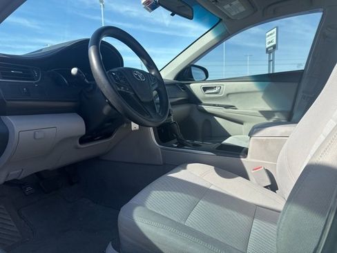 Used 2017 Toyota Camry LE image 11