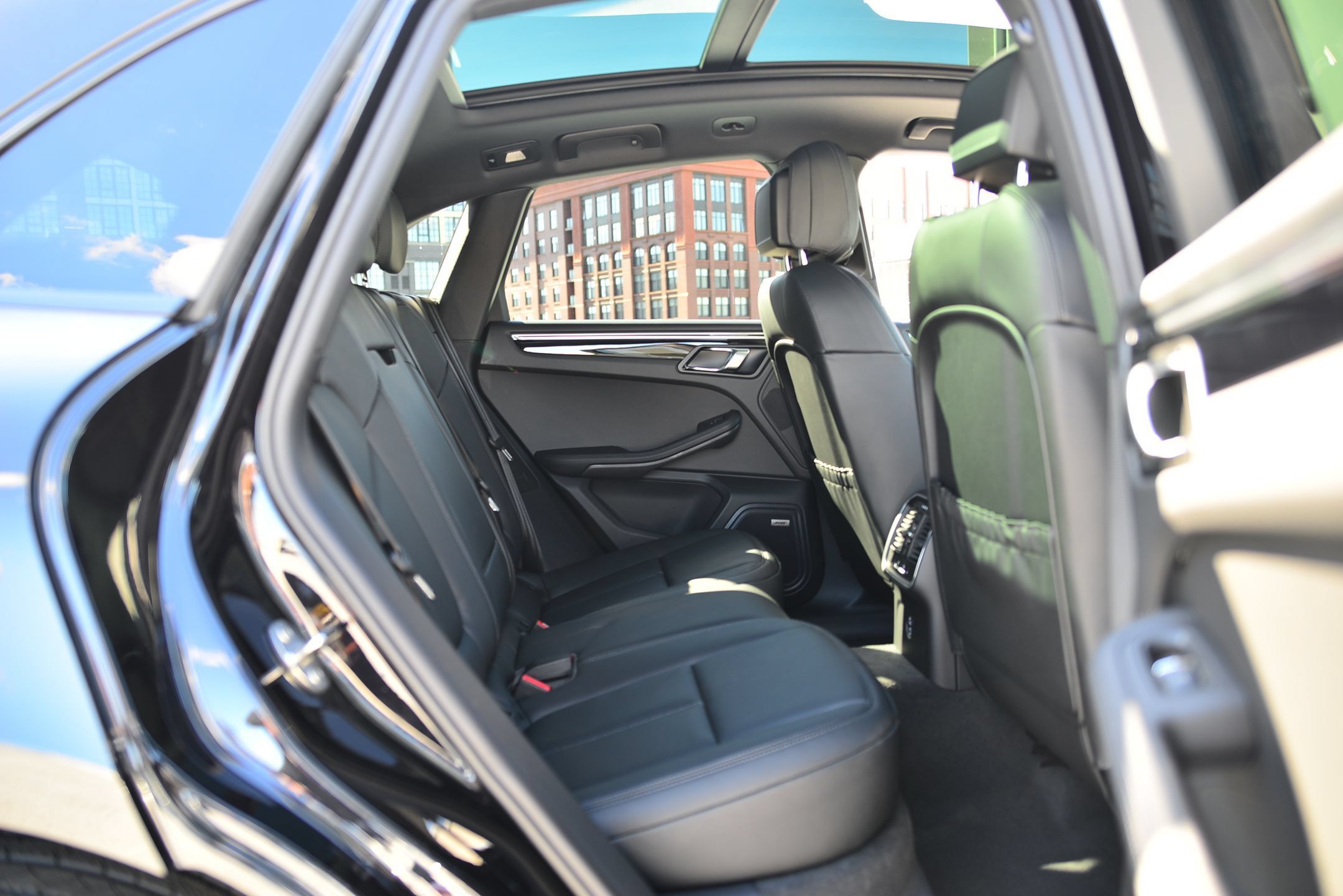 Certified 2026 Porsche Macan S AWD/4WD image 25