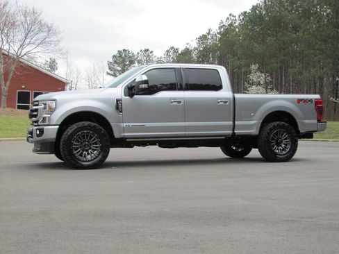 Used 2022 Ford F250 Platinum w/ FX4 Off-Road Package image 3