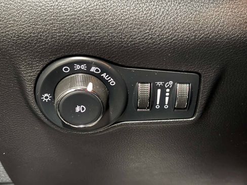 Used 2022 Jeep Compass Latitude FWD image 29