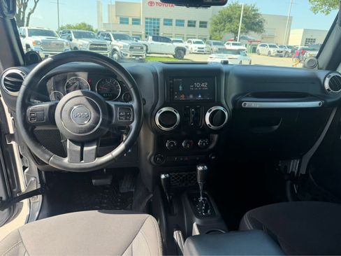 Used 2014 Jeep Wrangler Unlimited Sahara AWD/4WD image 24