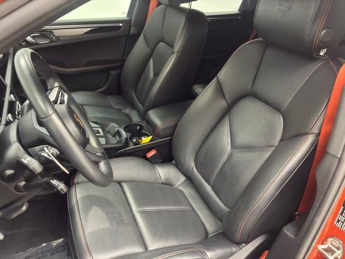 Used 2023 Porsche Macan w/ Premium Package Plus image 17