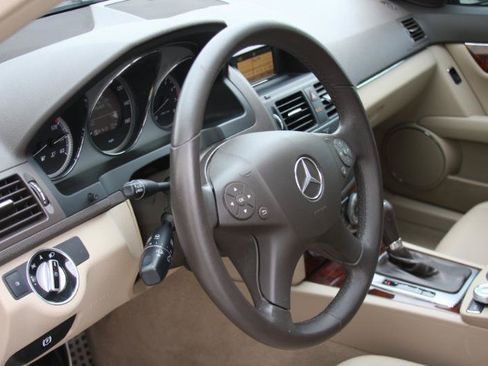 Used 2011 Mercedes-Benz C 300 4MATIC Sedan image 24
