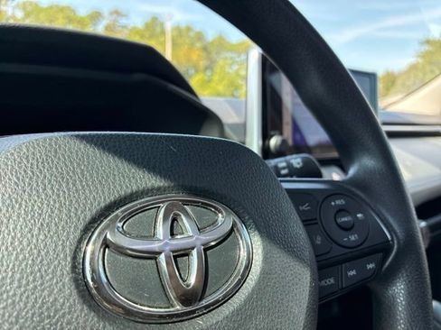 Used 2024 Toyota RAV4 XLE w/ Convenience Package FWD image 27