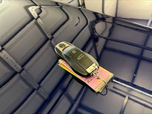 Used 2023 Porsche Macan AWD/4WD image 9