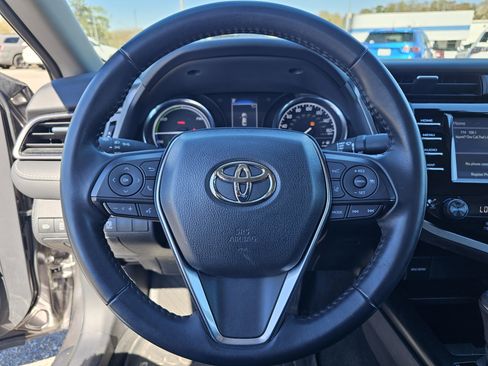 Used 2020 Toyota Camry SE image 19