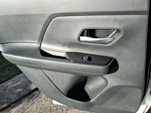 New 2026 Nissan Kicks SR image 8