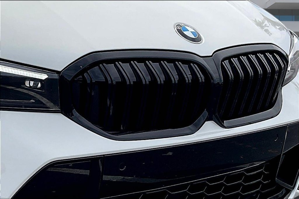 Certified 2026 BMW 330i xDrive Sedan w/ M Sport Package AWD/4WD image 32