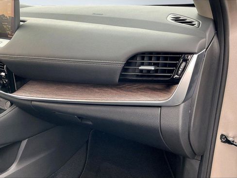 Certified 2025 Nissan Rogue Platinum w/ Platinum Premium Package image 18