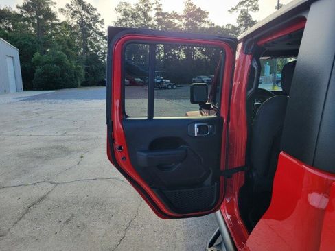 Used 2023 Jeep Gladiator Sport image 25