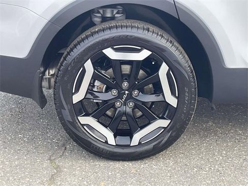 Used 2025 Kia Telluride EX w/ EX Captain's Chair Package image 7