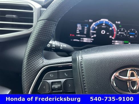 Used 2023 Toyota Sequoia Platinum AWD/4WD image 19